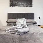 Exquisite Stays, Modern Apartment In City Centre