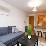Exquisite Stays, Modern Apartment In City Centre