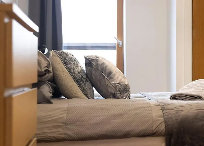 Exquisite Stays, Modern Apartment In City Centre