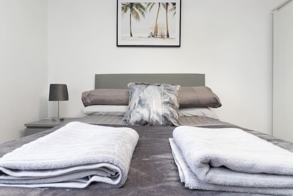 Apartment Exquisite Stays, Modern In City Centre *