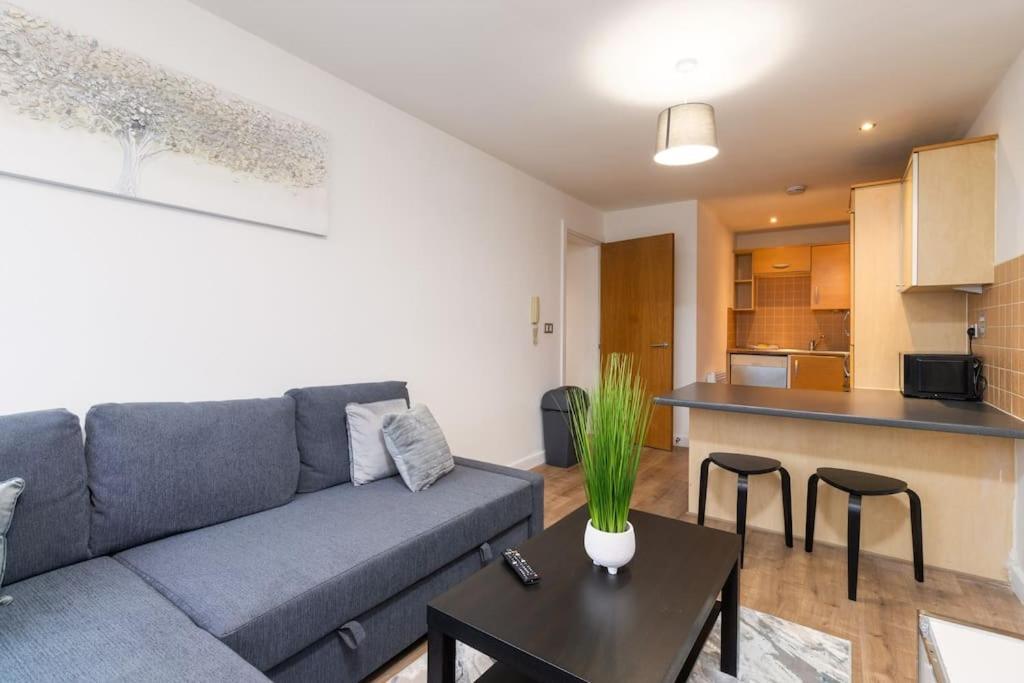 Exquisite Stays, Modern In City Centre *